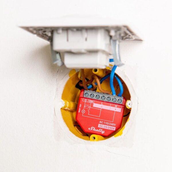 Shelly 1PM Gen4 egy áramkörös Wi-Fi + Bluetooth / Zigbee 3.0  multi-protokoll okosrelé, Matter kompatibilis, áramfogyasztás-méréssel (16A)